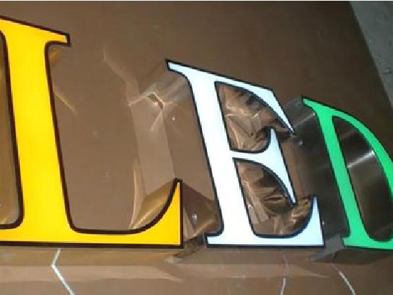 泰州介绍LED招牌的基础知识。